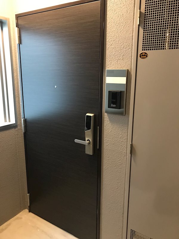 クラストガーデンⅢ 玄関