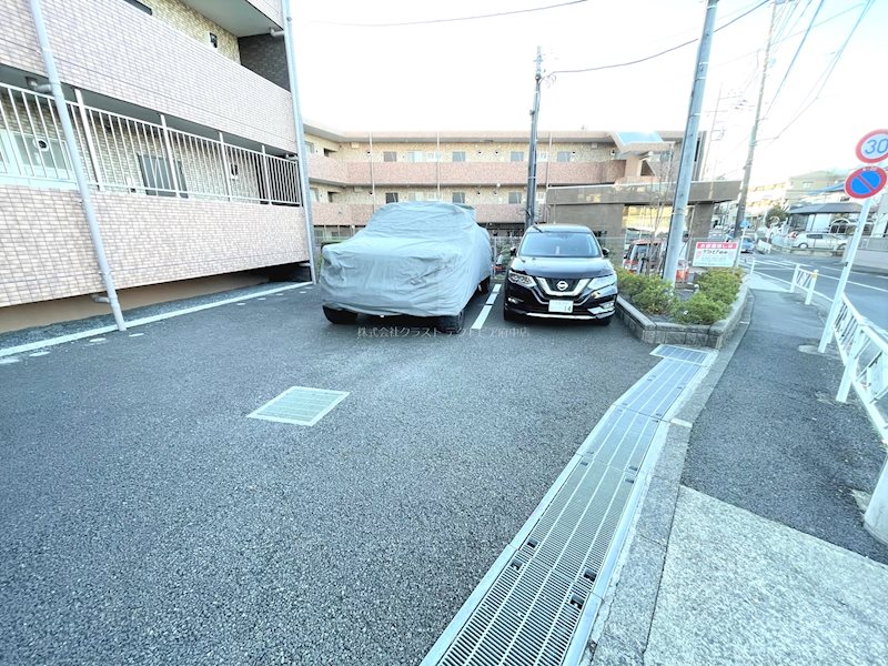 レゴリス成城Ⅱ 駐車場