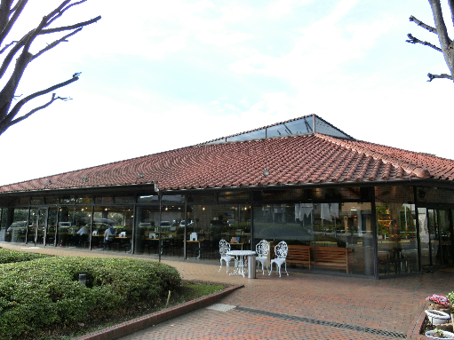 レストラン：神戸屋 ﾍﾞｰｶﾘｰﾚｽﾄﾗﾝ 成城店　260m