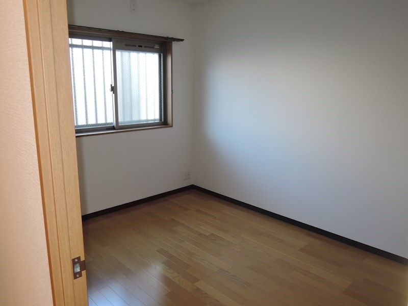 その他：北側の洋室にも窓があります。