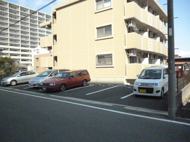 外観画像：敷地内駐車場