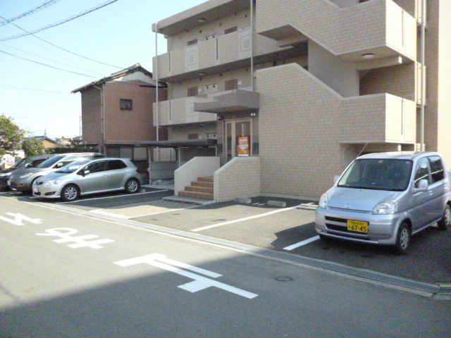 外観画像：駐車場