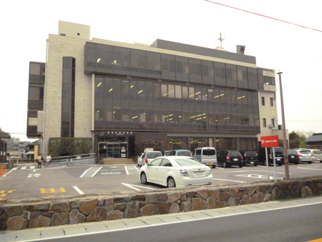 役所：北名古屋市役所　979m　近隣