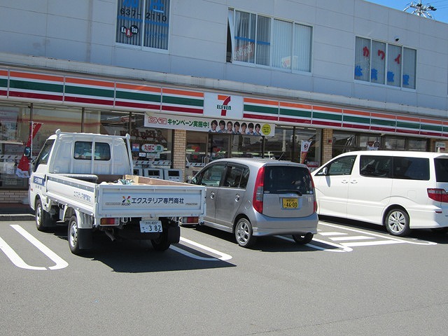 コンビ二：セブンイレブン　田沼店　712m