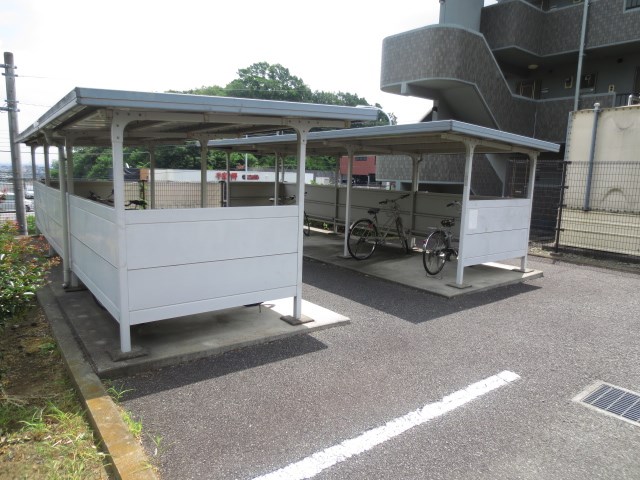 外観画像：駐輪場はバイク駐輪も可能です