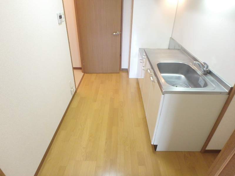 その他：キッチン横に冷蔵庫が置けます。