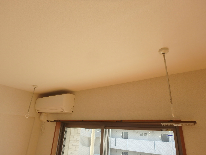 その他：エアコン　室内物干し金具付き