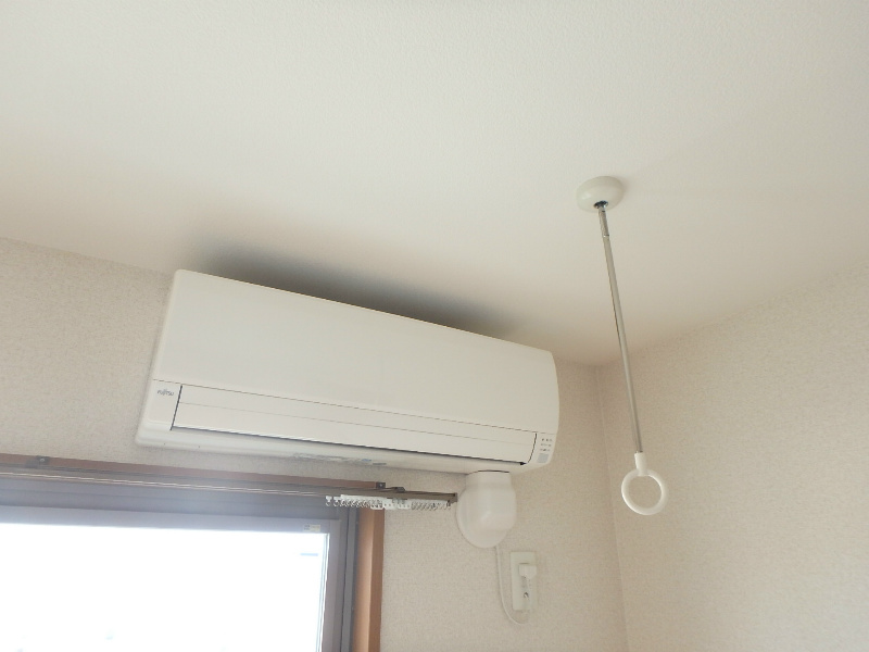 その他：エアコン　室内物干し金具