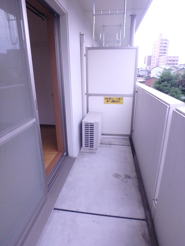 その他：ベランダ　※2階（203）の写真となります
