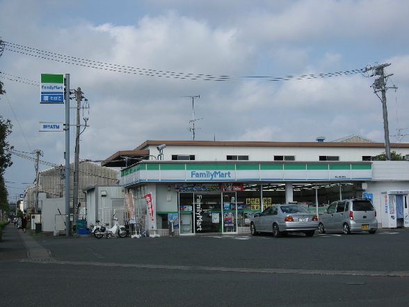 コンビ二：ﾌｧﾐﾘｰﾏｰﾄ 浜松高丘北店　193m
