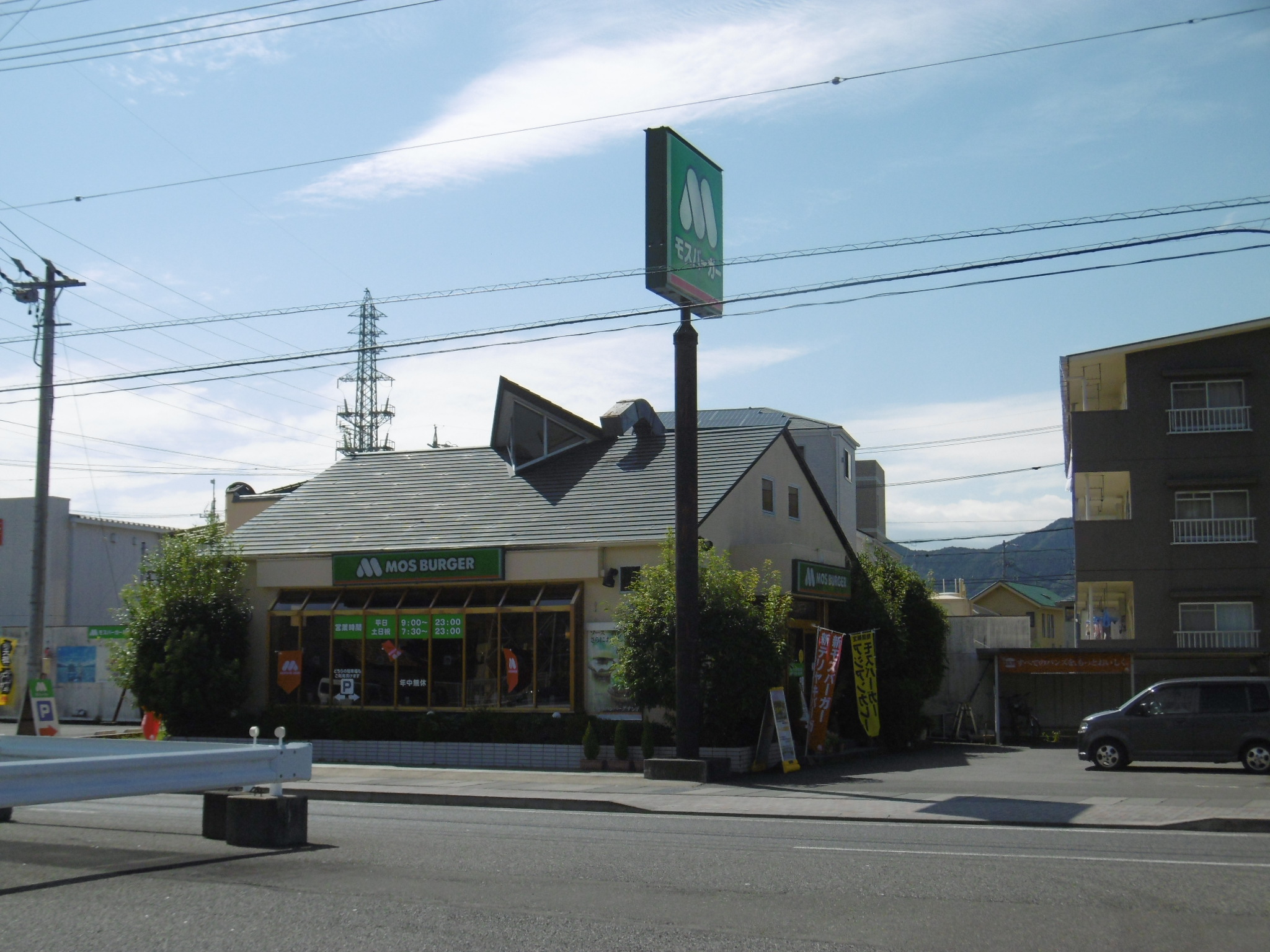 レストラン：ﾓｽﾊﾞｰｶﾞｰ静岡松富店　443m