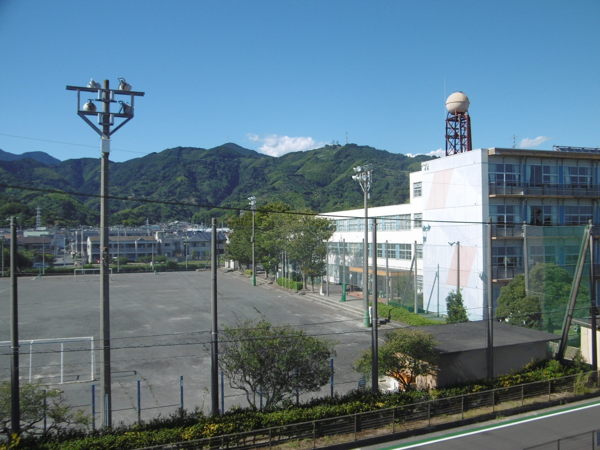 小学校：静岡市立清水高部東小学校　424m