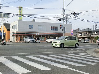 コンビ二：ｾﾌﾞﾝｲﾚﾌﾞﾝ 藤枝田沼店　323m