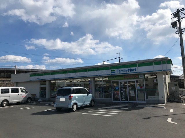 コンビ二：ﾌｧﾐﾘｰﾏｰﾄ 静岡鎌田店　448m