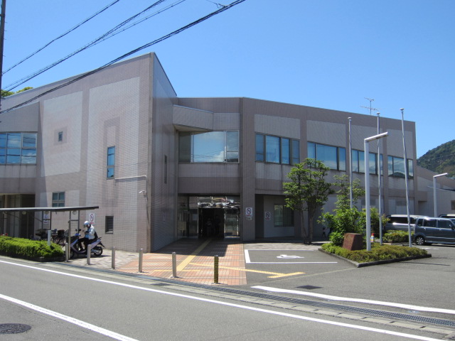 役所：静岡市駿河区役所長田支所　217m