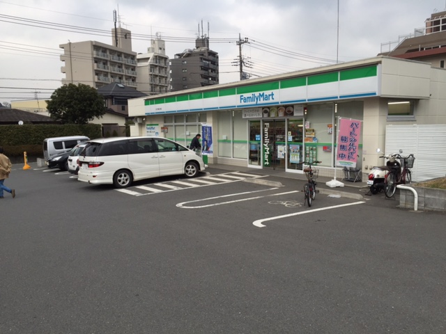 コンビ二：ﾌｧﾐﾘｰﾏｰﾄ 八王子堀之内店　337m