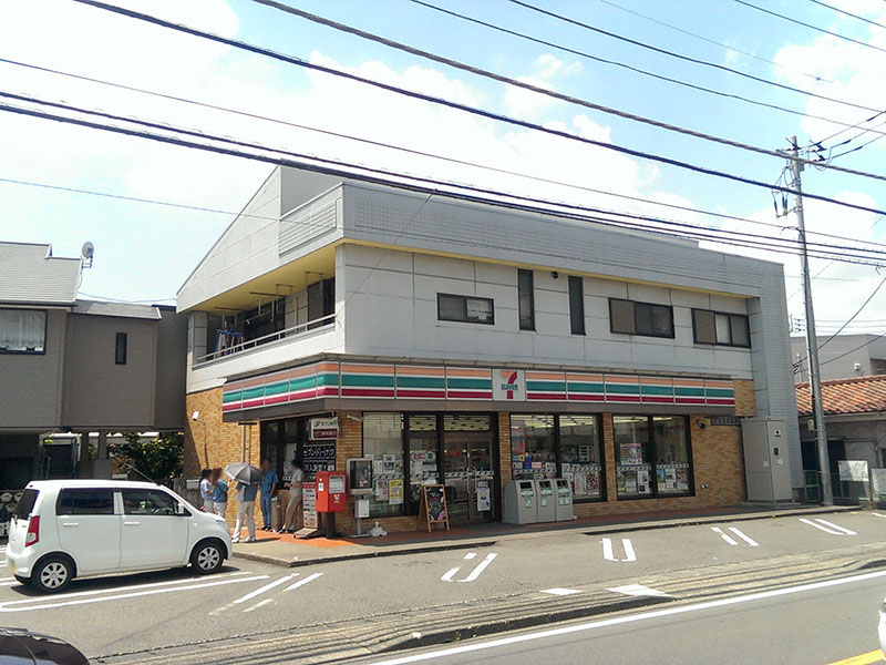 ＢＥＳＴ　ＨＯＵＳＥ　華 コンビ二