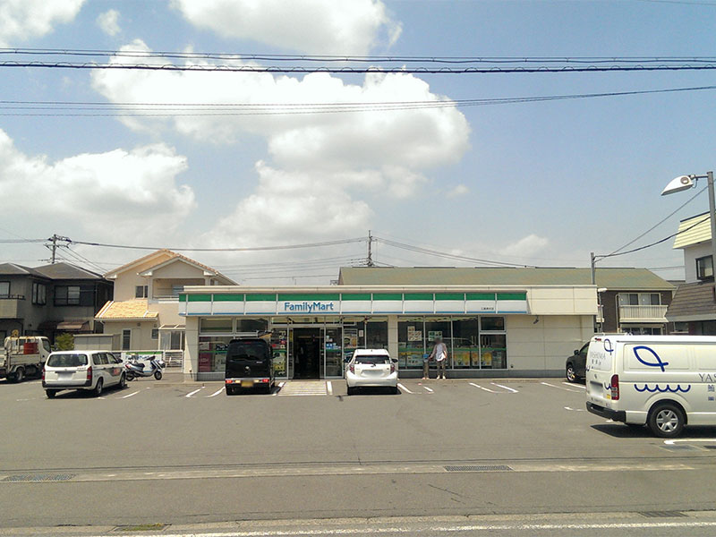 ＢＥＳＴ　ＨＯＵＳＥ　華 コンビ二