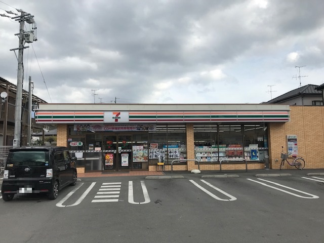 プラムフィールド.B コンビ二