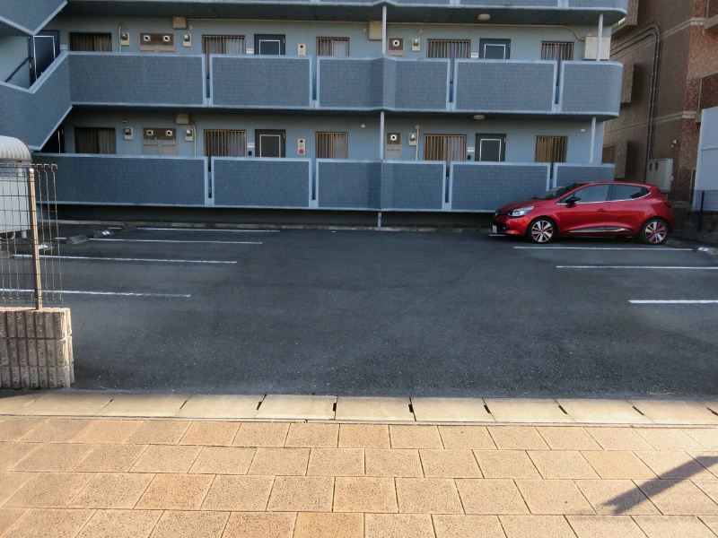 ソレール 駐車場