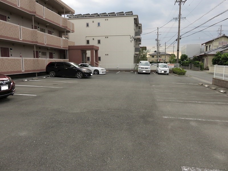 Ｆｕｒｔｈｅｒ　ｇｒｏｗｔｈ 駐車場