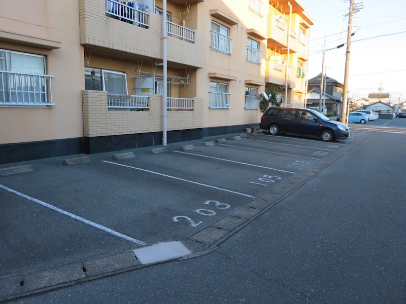 アルベール 駐車場