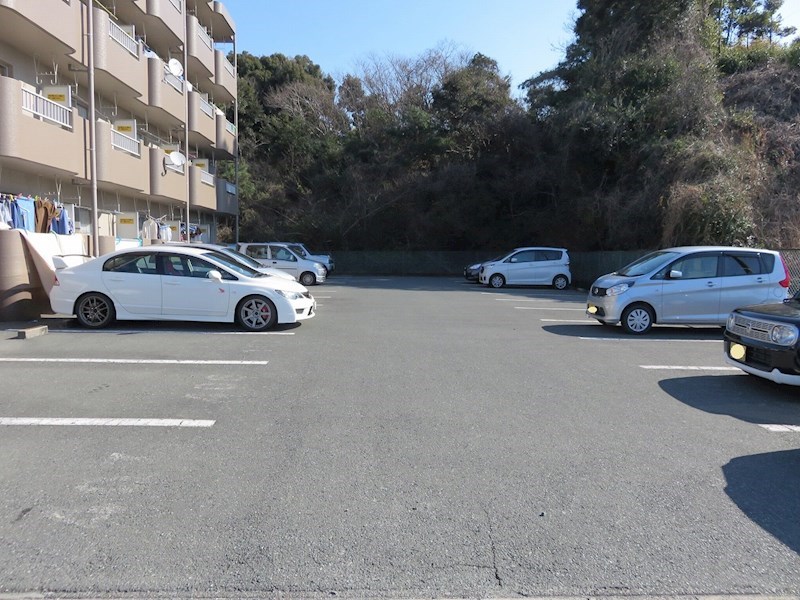 カトレアⅡ 駐車場