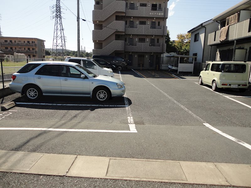 ルピナス藤間 駐車場
