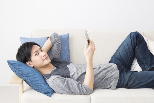 大学生の一人暮らしはきつい?後悔する?初期費用や生活費の目安、部屋探しのコツを解説