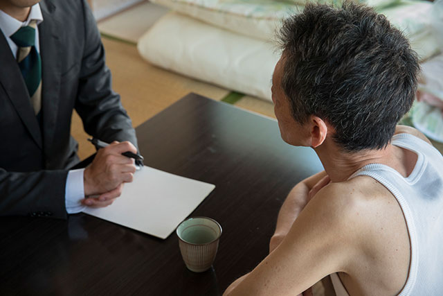 生活保護を受給しながら一人暮らしはできる？条件や受給額、部屋探しのポイントを解説